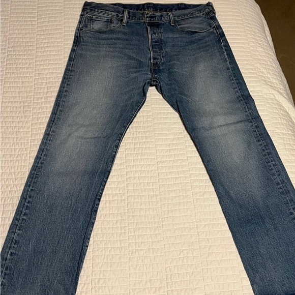 LEVI 38x30 Jeans in great shape - Picture 4 of 5